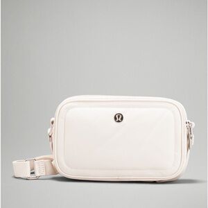 NWT Crossbody Camera Bag 2L Canvas / WHITE OPAL
